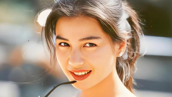 钟楚红：成龙对她一见钟情，刘德华想娶她，她却为爱守寡17年