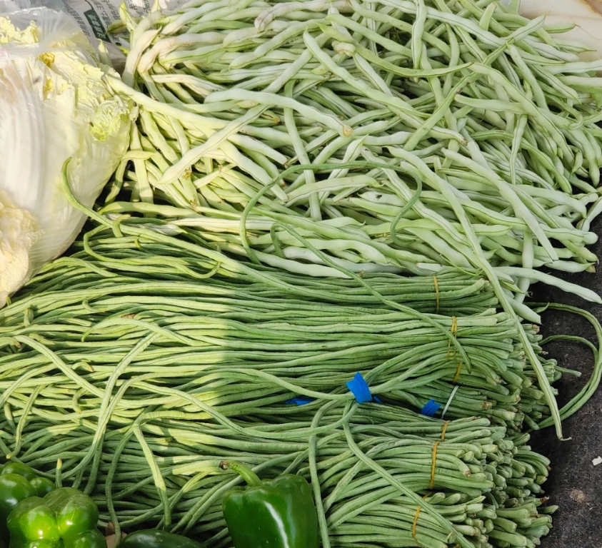 坐标：邯郸市复兴区陶二矿。

长豆角3.5元，芸豆角4.5元，白菜2.5元。


