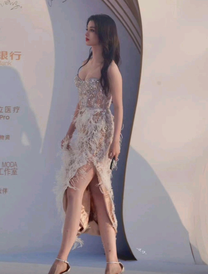 王楚然的身材在娱乐圈应该算是顶级了吧？