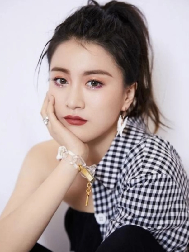 好声音没夺冠，转身嫁给爱奇艺总裁