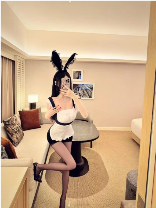 有没有喜欢我这只会做饭会暖床的小兔子呢哈哈哈哈哈