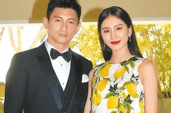 #娱乐圈明星们的最新动态# #热议娱乐圈点滴# 吴奇隆刘诗诗：十年情长，爱满时光