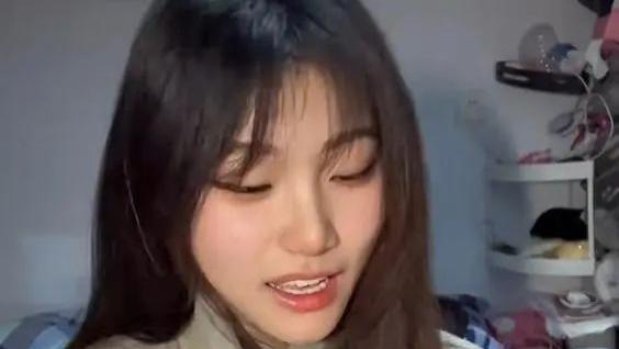 山东一女生睡懒觉到中午12点，遭6个亲戚围观：淑女形象全没了