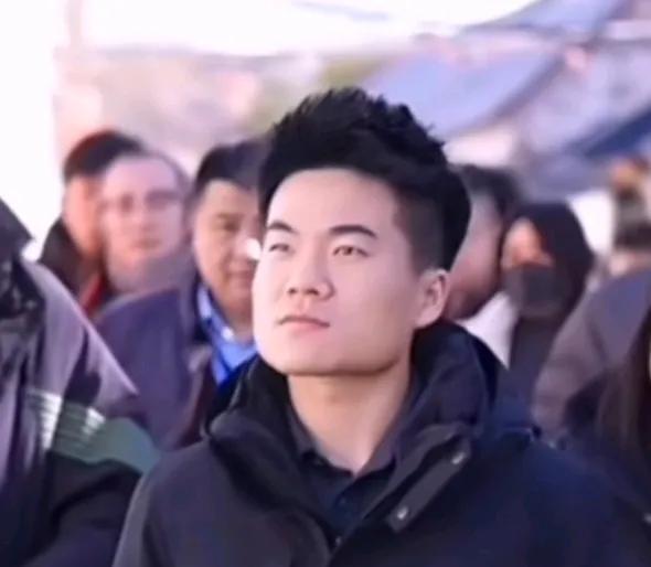 董宇辉说:“一次失败的经验，足以警告你一生，过去失败的经历告诉我，不要在公司谈对