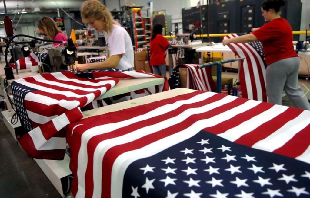 美国居然用立法来决定，不用中国制造的国旗了，真是莫大的讽刺。近日，美国国会通过并