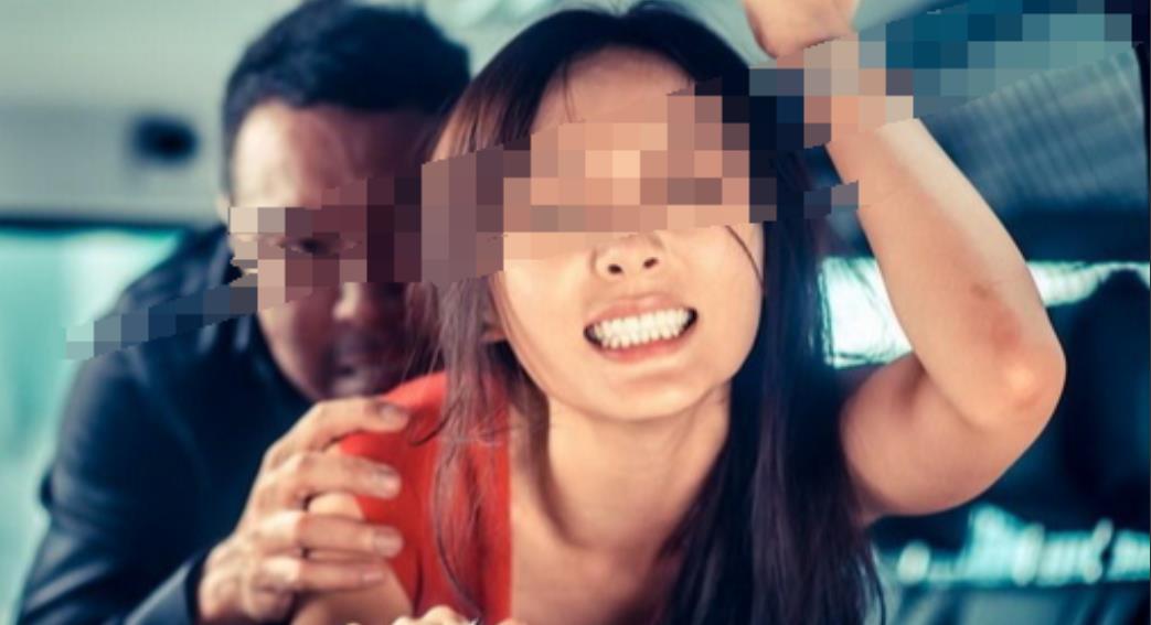 浙江，一位看似贤淑的家庭主妇林秀珍，在丈夫出差之际，竟邀请男邻居郑晓峰来家中幽会