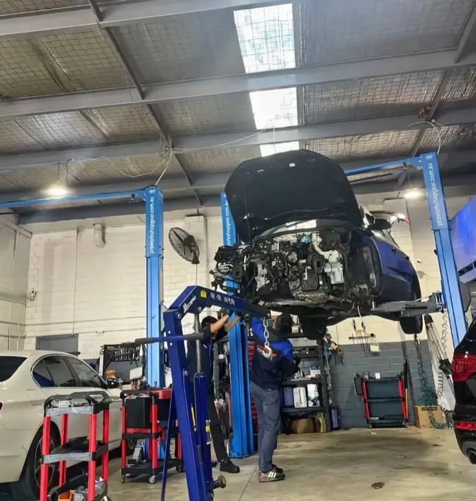 我朋友是干汽修出身的，外面绝不会告诉你的汽车真相，别被套路了：

1、四轮定位不