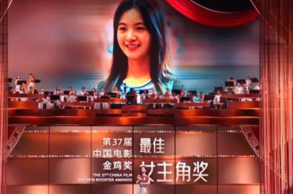 真是一个敢颁，一个敢拿。大家只觉得李庚希拿到最佳女主太水了，看看一起入围的这几个