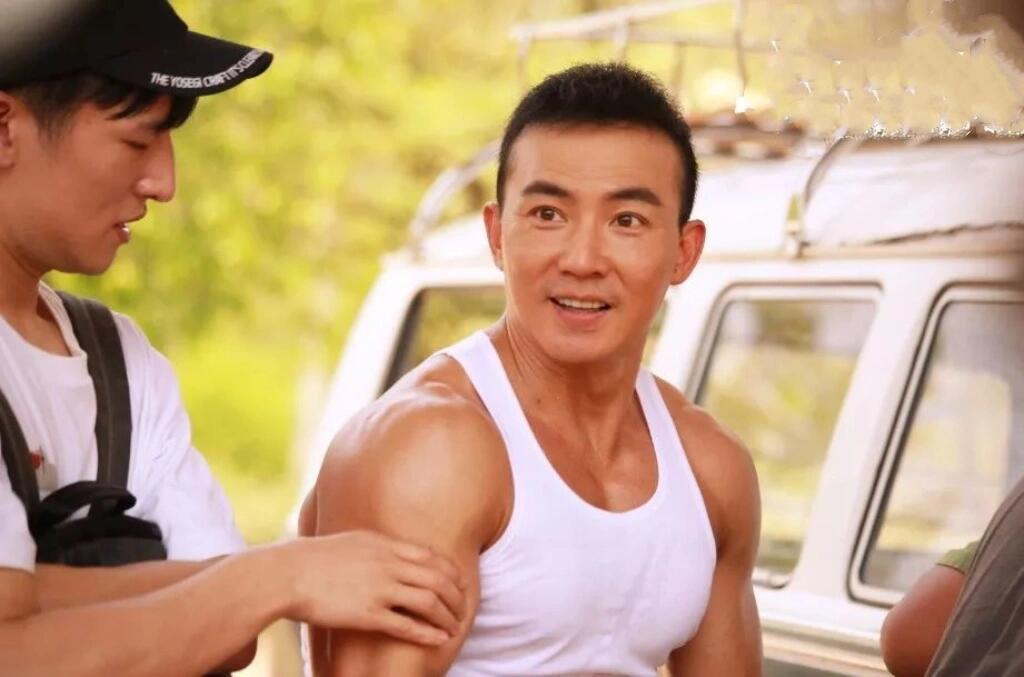 “师傅”一声背后花小龙和刘畊宏健身深情