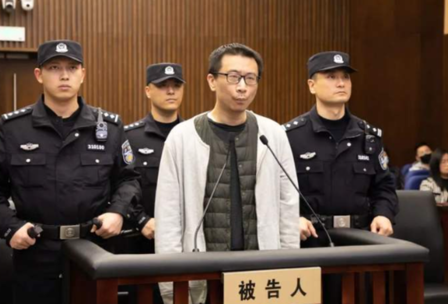 2020年，上海39岁亿万富豪被同事残忍下毒杀害，骇人听闻的细节流出后发现，下毒
