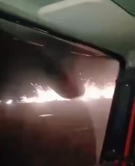 普京的警告彻底失效！凌晨1点，乌军发射5枚导弹袭击俄本土机场，S-400被炸成零