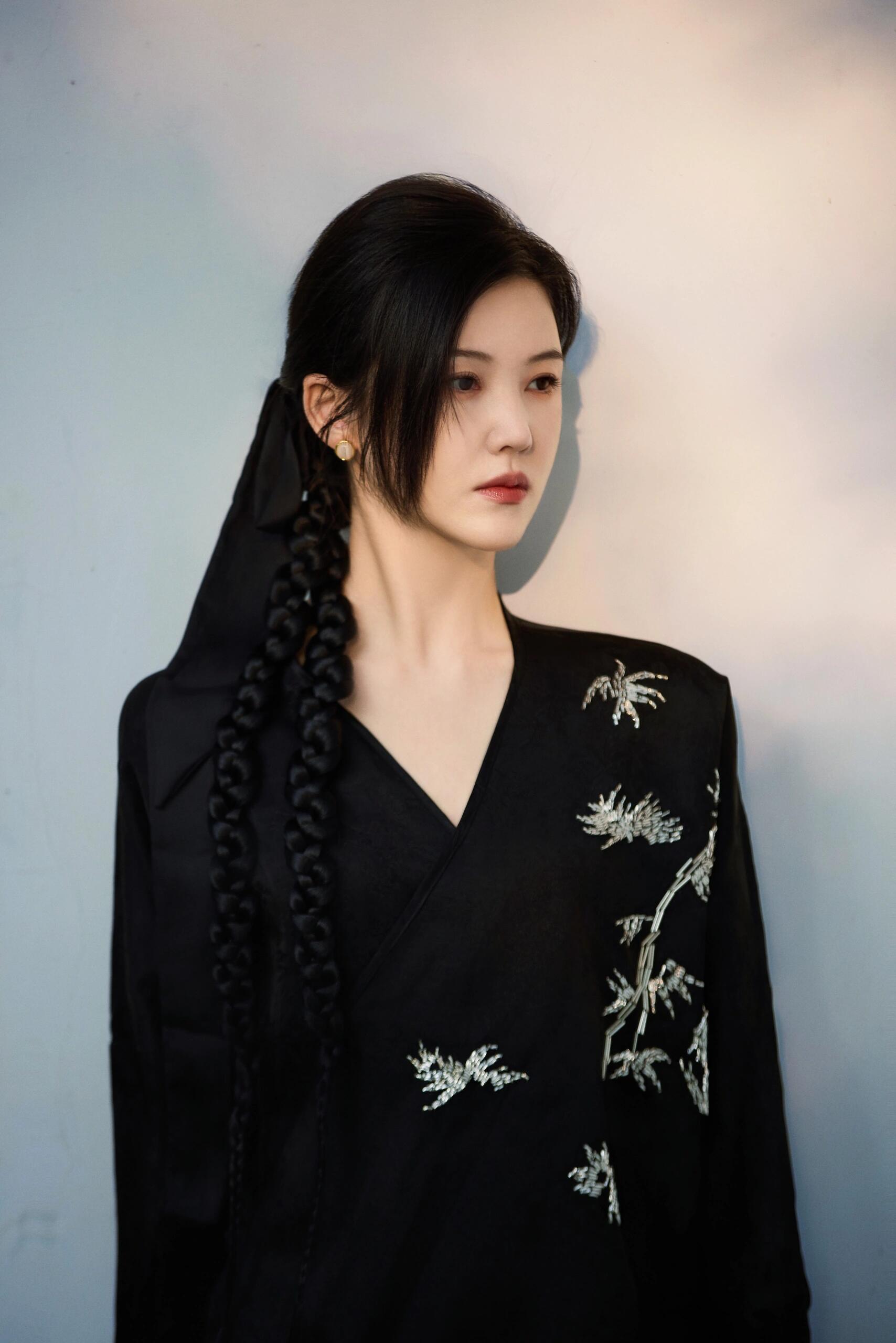 杨子姗，一位多才多艺、充满正能量的艺人