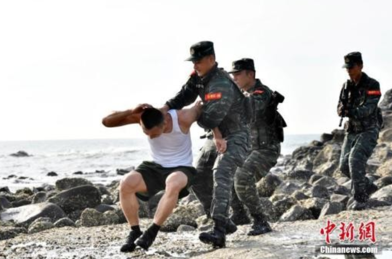 岛内媒体又联想：用武警收复台湾完全合法，大陆正在抓紧训练！

用闭门造车来形容岛