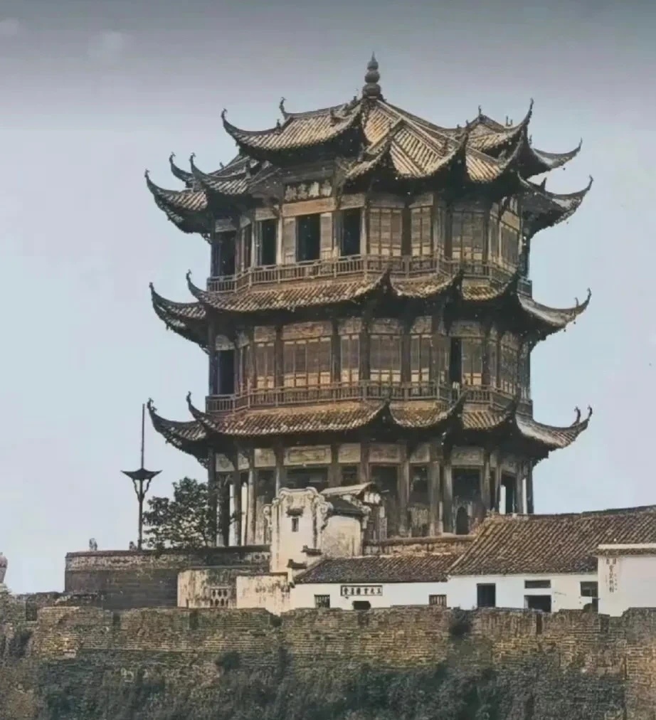 黄鹤楼古今对比，哪个更美？