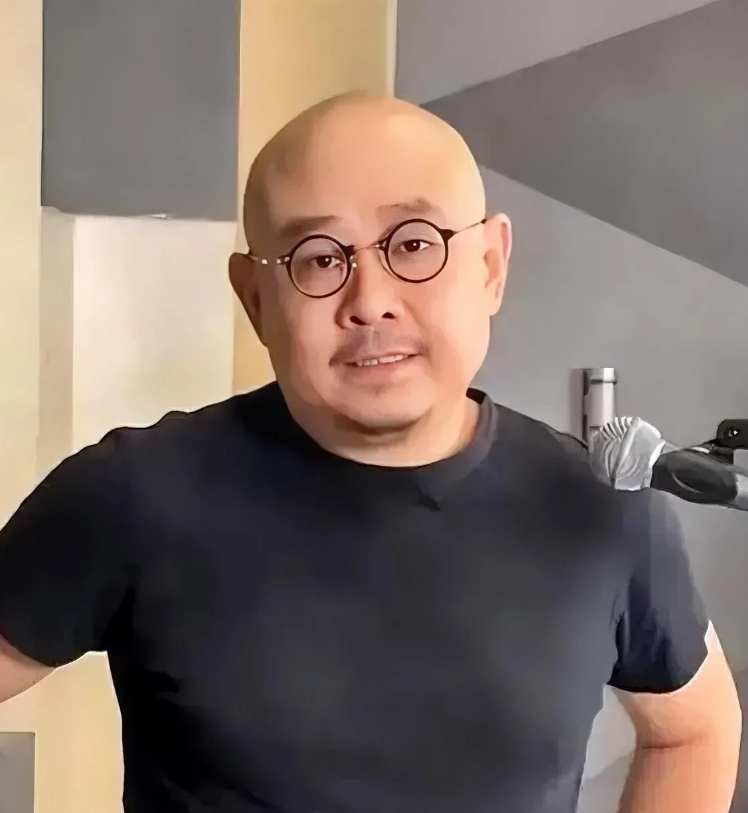 刀郎沉寂了十多年了也没见这个王金兰出来叫，刀郎刚复出才多久，某些人背后利益就已经