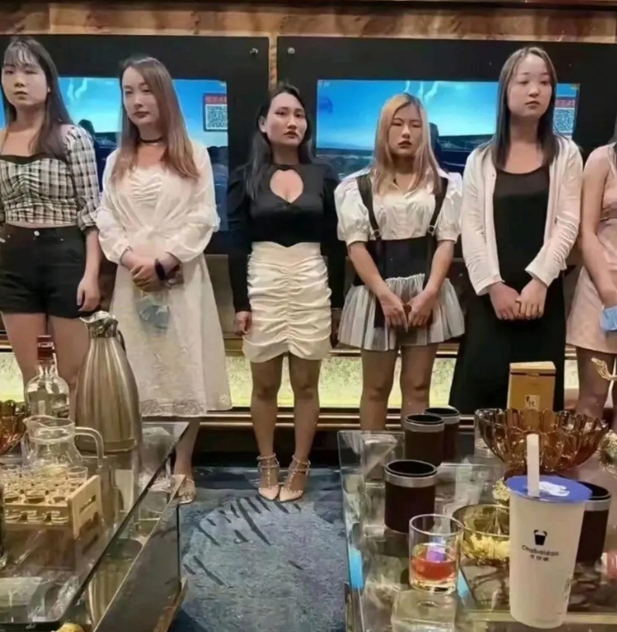 网友：几年没去KTV唱歌，行业已发生翻天覆地的变化。[允悲]