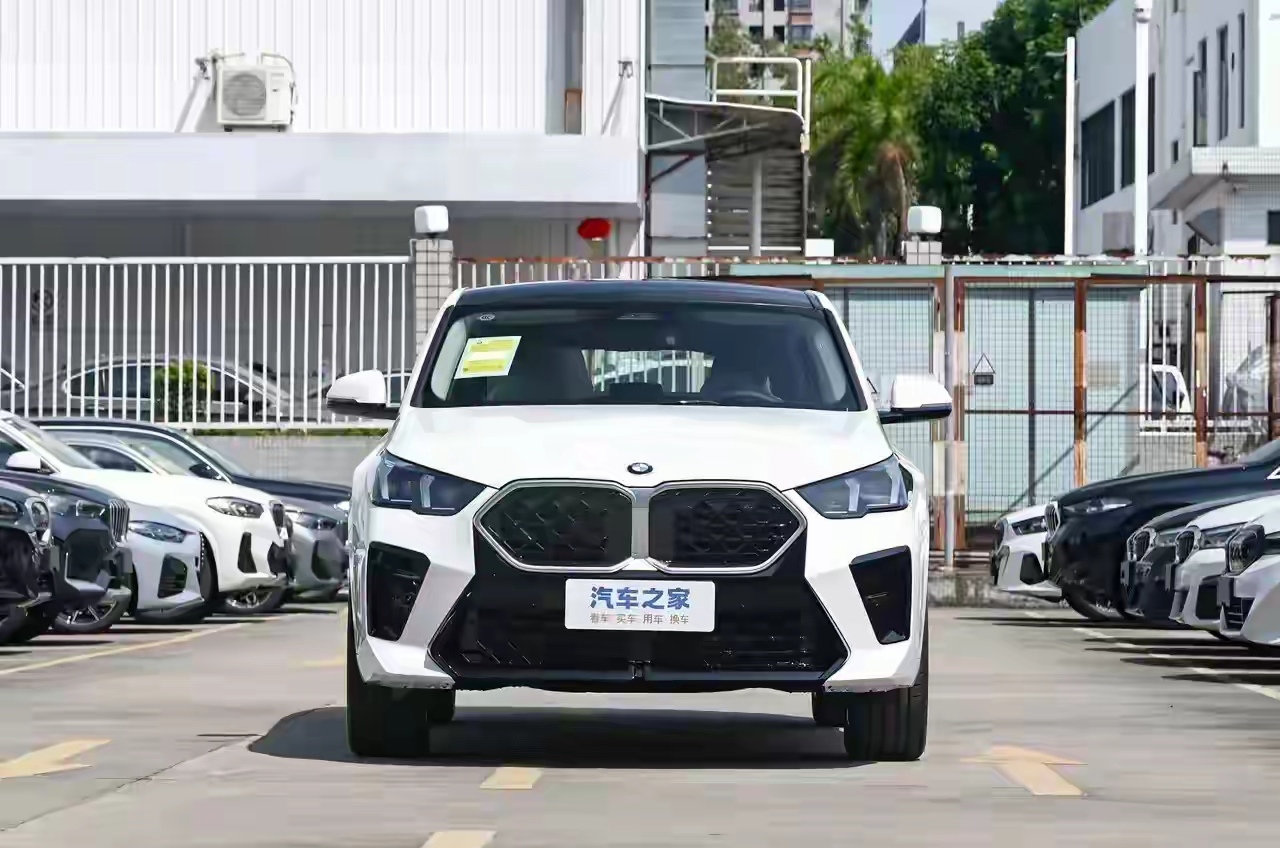 本以为宝马5系已经够丑了，没想到宝马X2才是王炸。
也不知道宝马公司去哪里请来的