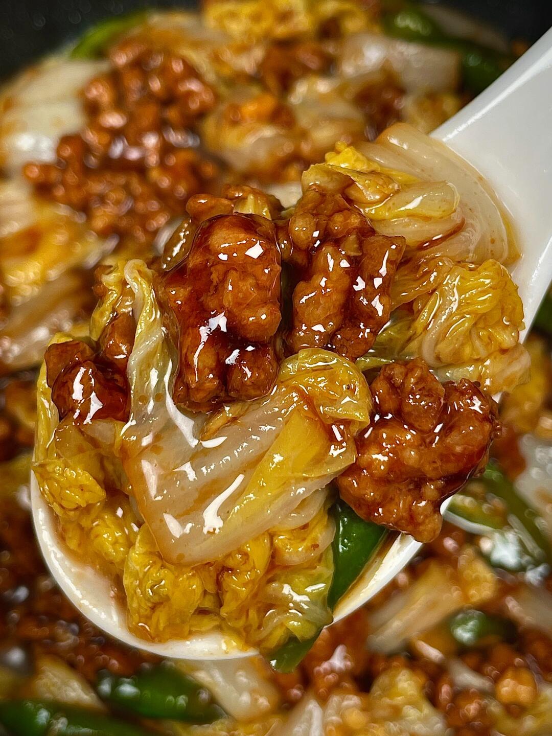 肉沫娃娃菜线椒一出锅就香迷糊了
肉沫椒香入味，娃娃菜鲜甜爽口，加上青椒嘎嘎香，搭