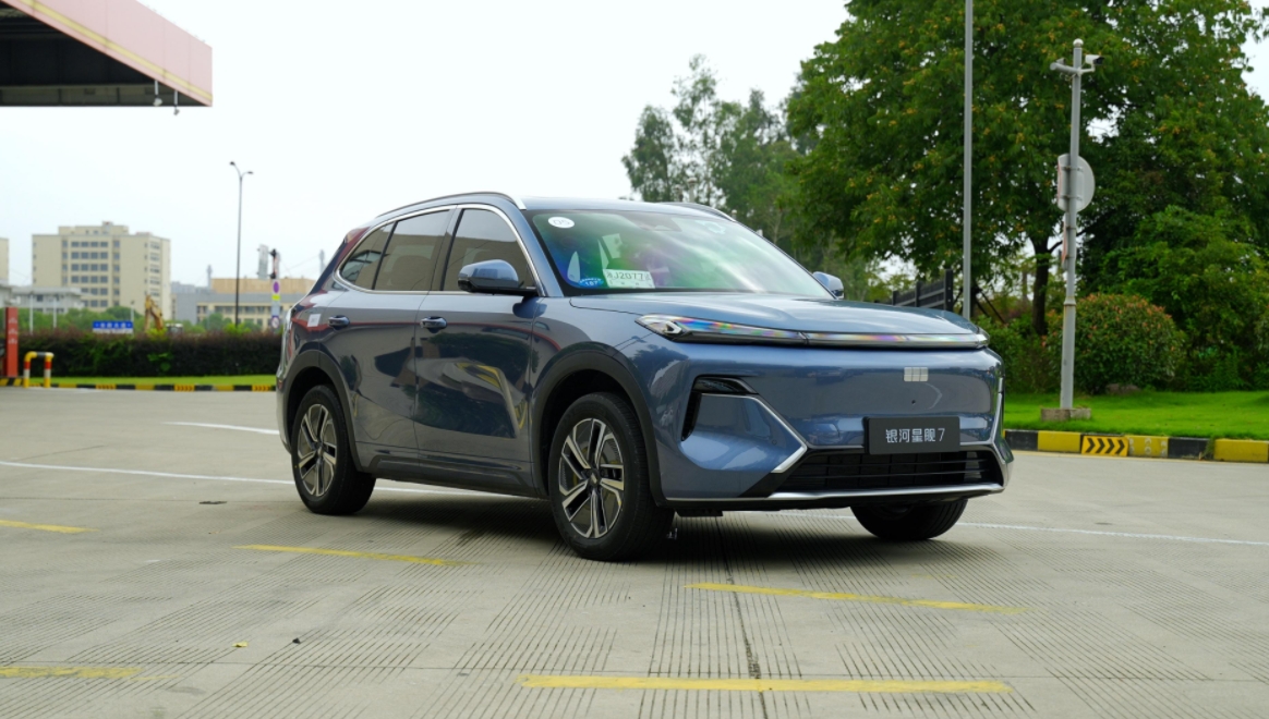 想买辆银河星舰7，发现现在买车实在太难了。

现在很多人都非常懂车，虽然不是汽车