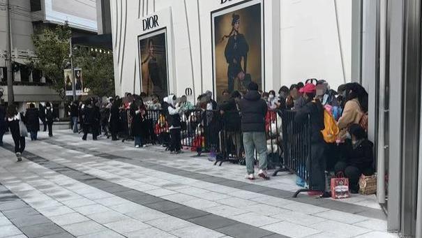 这一夜，同为90顶流花的热巴撞上了杨紫，没有对比就没有伤害！