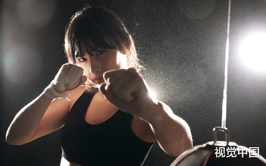 婆婆是拳击冠军，这不是巧了吗，我也是