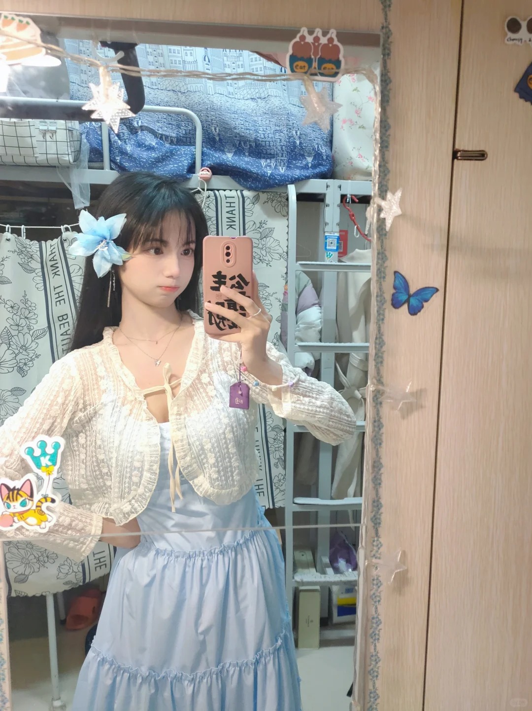姐妹们，约会穿哪套？
最近能穿的衣服都在这了，哪几套是正常约会能穿的呀。