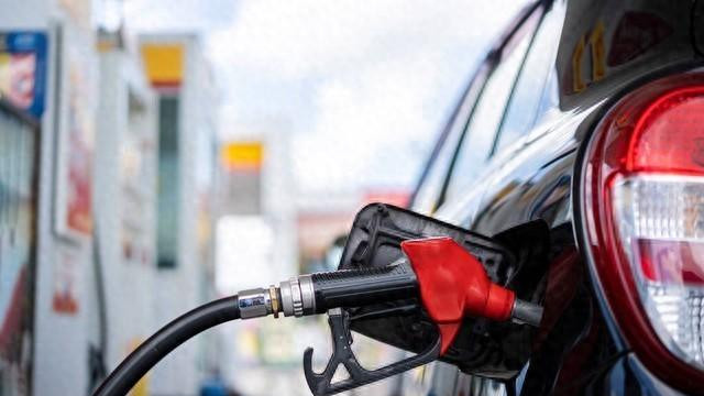 25万的电车和油车，开个十年八年，内行人：养车差距很明显！