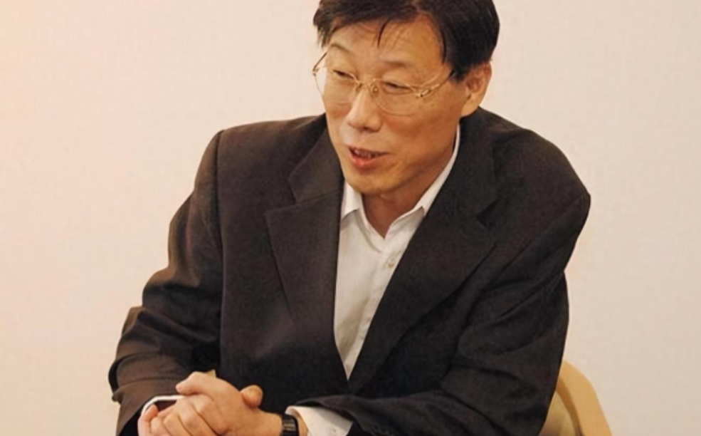 前《人民日报》主编马立诚：否认南京大屠杀，在香港被套麻袋暴揍。
此事一出立刻就有