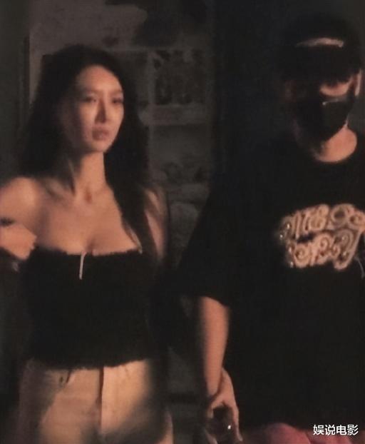 前任现任都发文，黄晓明带儿子和父母过中秋，疑已向叶珂求婚成功并同居（黄晓明晒家人合照）-第3张图片-九妖电影