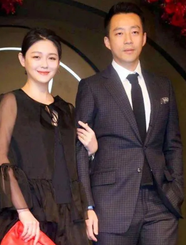 汪小菲庆生引热议，大S出镜带货路坎坷