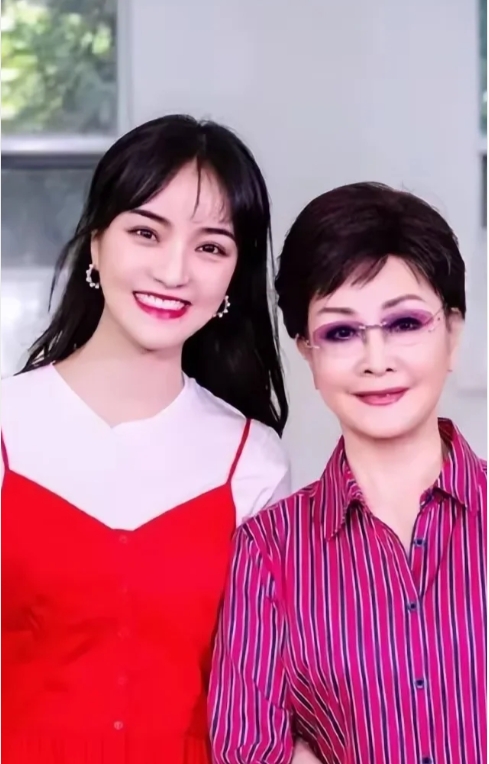 肖一：音乐路上独立绽放，爱心温暖人间