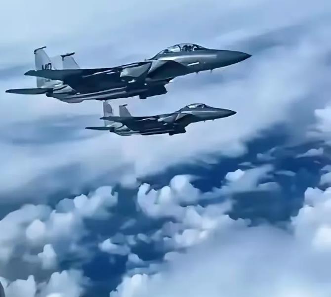 俄罗斯的“红线”，似乎成了风中细线，划与不划，风一吹，皆成过往云烟。瞧，媒体刚报