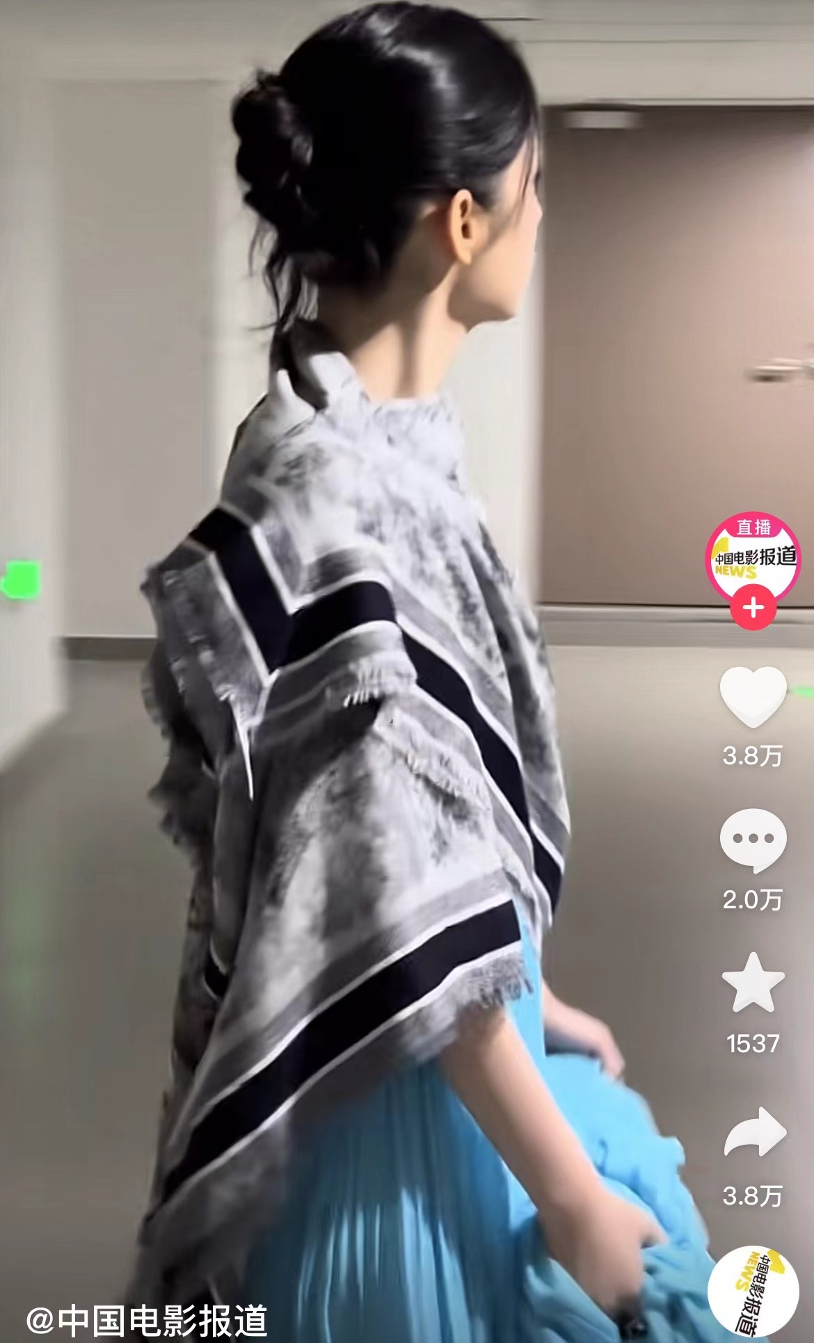 周也这次踢到铁板了！

六公主访问周也。

周也看到镜头以后，头直接就扭过去了，