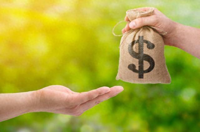 在感情里，经济价值观的契合也很重要