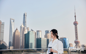 过年后，上班的第1天。 一人撑起财务部大半边天的我，被总经理怒骂，「上个月怎么就发了20天的工资？」