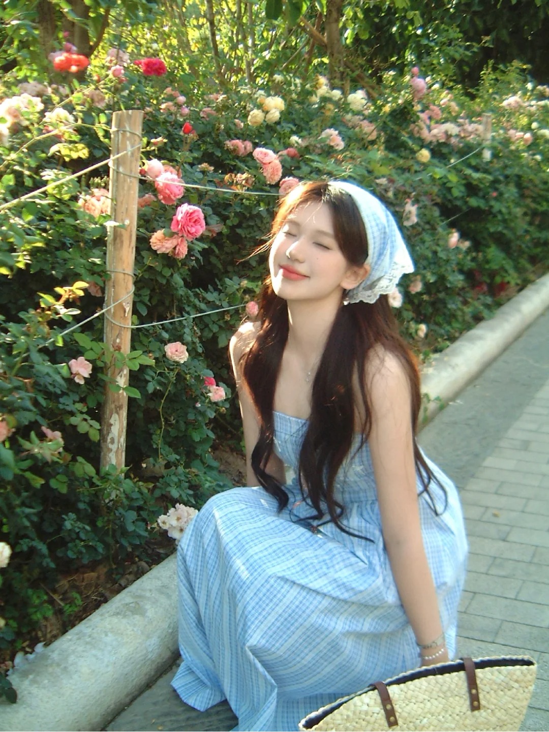 ⁺⊹ 𝘍𝘢𝘪𝘳𝘺 𝘵𝘢𝘭𝘦 🫧
和花花合照的一天，朋友说图二