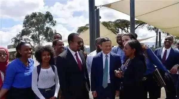 埃塞俄比亚以前和中国合作时经济挺好，工厂多，增长快。但好景不长，内战和政治乱搞得