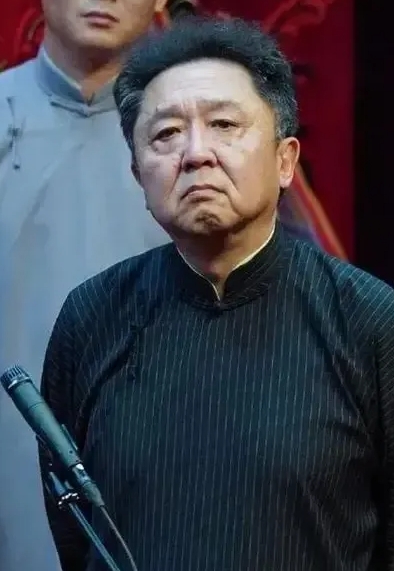 目前没有确切的权威报道或具体事件表明于谦父子刚回家做饭，白慧明在一旁生闷气。不过