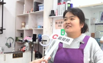 发型师晓华爆火，连市政部门都凌晨修路来凑热闹！

最近爆火的发型师晓华，网友们都