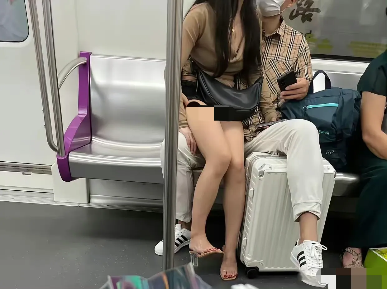 旁边的空位是不能坐吗？