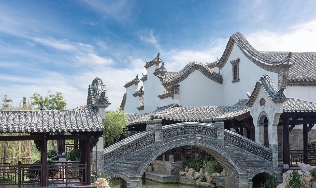 
若你问我，最向往的暮年生活，
我想，大概就是
守间小院，细数流年，
与子执手，