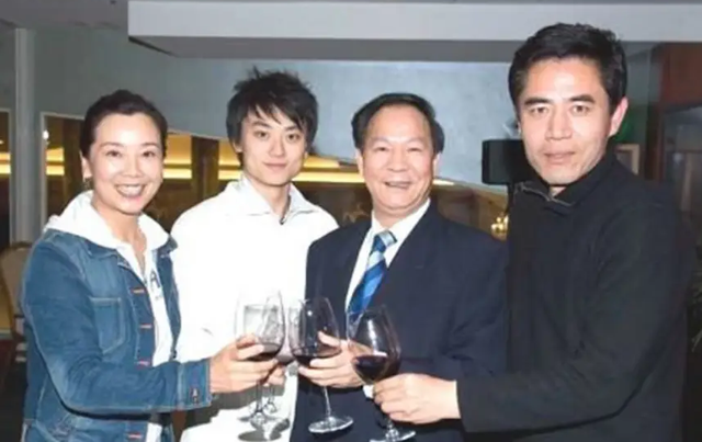 长得丑演技还尬,满脸写着“关系户”的5位艺人,看着就让人窝心(长得丑演技好的演员)-第8张图片-九妖电影 长得丑演技还尬,满脸写着“关系户”的5位艺人,看着就让人窝心(长得丑演技好的演员)-第8张图片-九妖电影