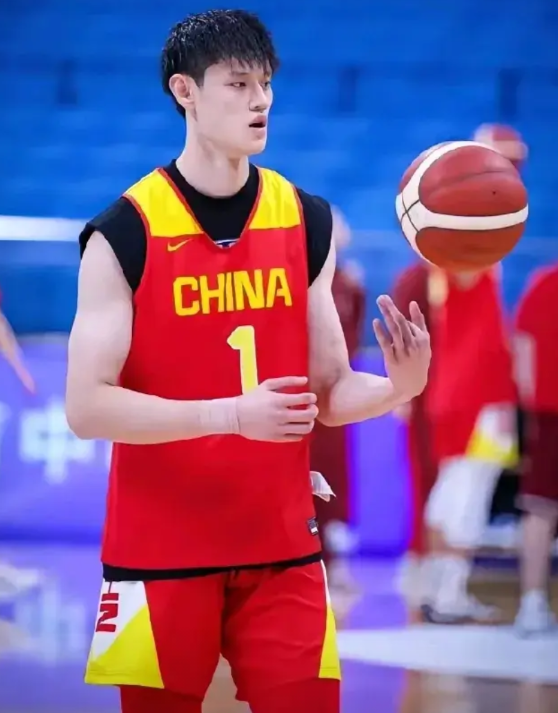 小小日本你看不起谁，既然你有种派二队来，咱大中国也遣个二队陪你玩玩。

亚预赛第