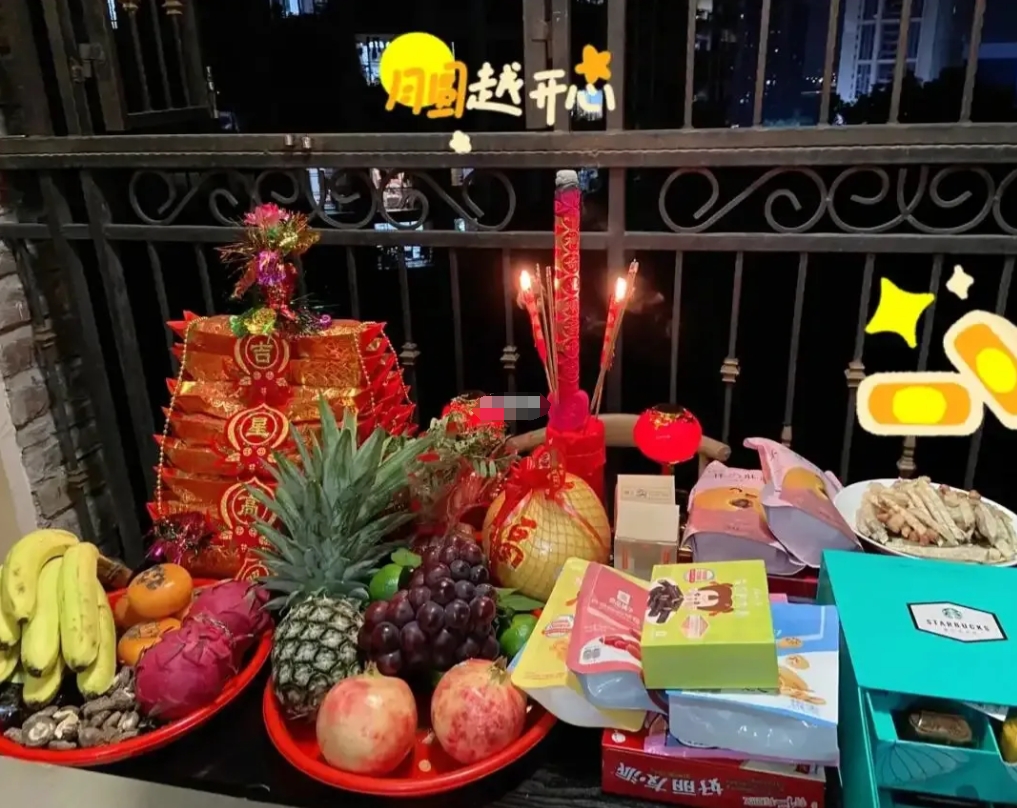 我的家乡在湖北孝感安陆，有银杏之乡、李白故里等美誉，每年中秋节，我的家乡中秋习俗