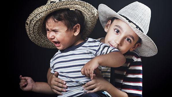 宝宝当众哭闹先别慌! 赶紧做这4件事!