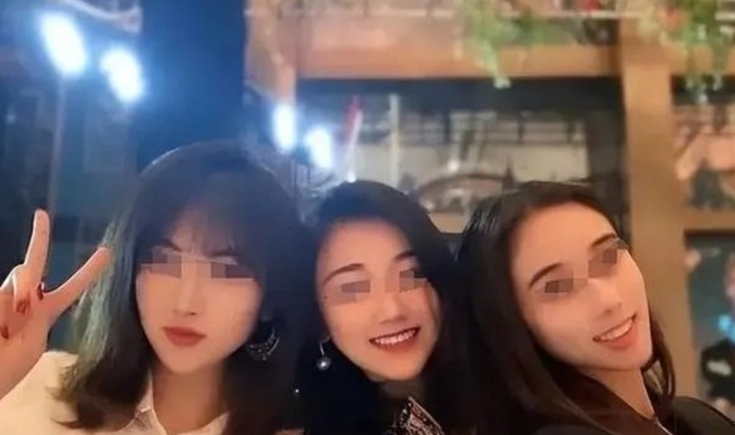 没钱装什么富婆！上海，一女子生日预定了KTV豪华包房，点了49800的路易十三和