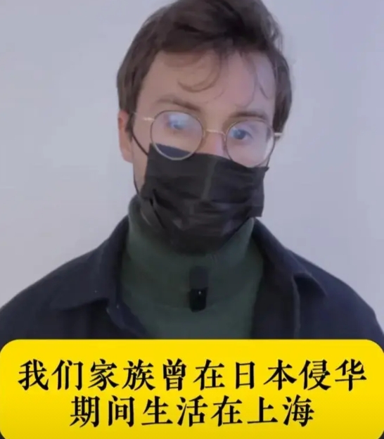 马库斯和埃文凯尔的不同之处：
埃文凯尔是一位旁观者，偶尔得到了那些历史证据，出于