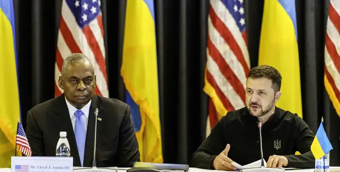 美国国防部长奥斯汀近日在接受媒体采访时，罕见地表达了对中国军力的担忧。

他表示