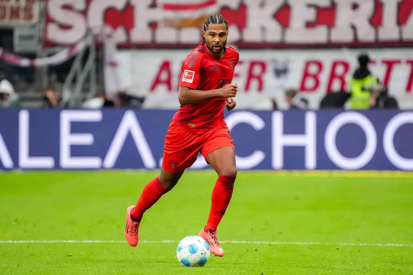 格纳布里：我们掌控了比赛却在最后时刻丢球，这令人痛苦
德甲联赛，拜仁慕尼黑3-3