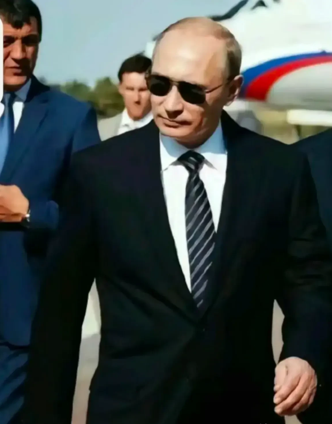 普京总统在全球瞩目的时刻，释放了震撼世界的重磅宣言。他屹立在历史之巅，掷地有声地